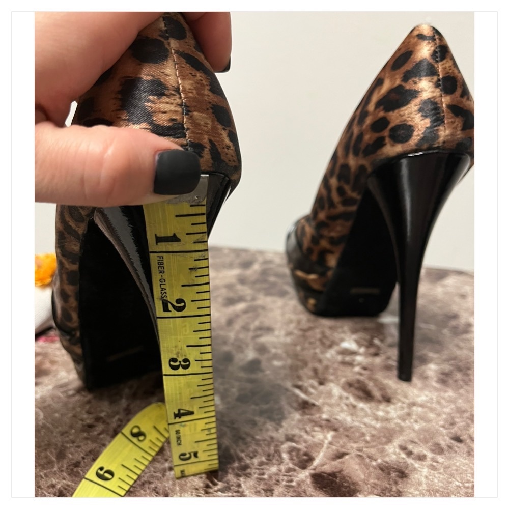 Bamboo 7 1/2 Leopard High Heels Like New - Picture 15 of 16